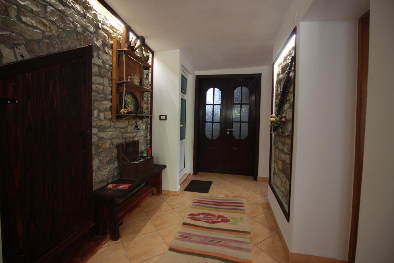 Grandma'S Home Gjirokastra Kültér fotó